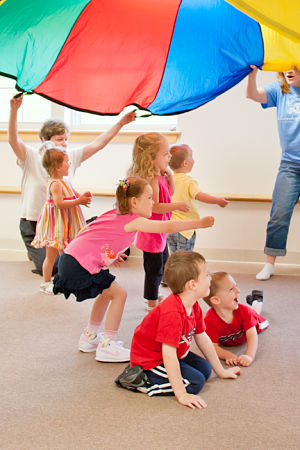 Parachute with Pakachoag MT play time for pre-schoolers